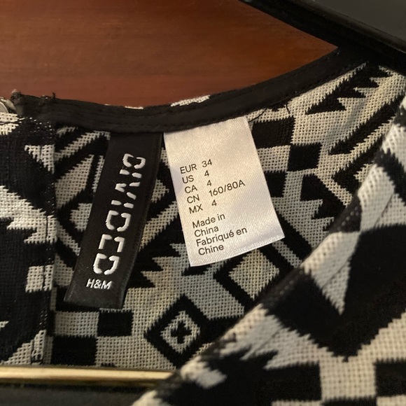 Geometric Black and White Crop Top - Picture 3 of 3